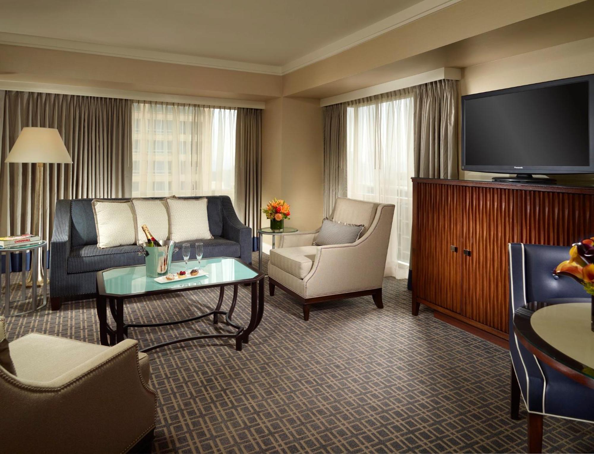 Deluxe Executive - 1 King Bed,1706336303:JPEG