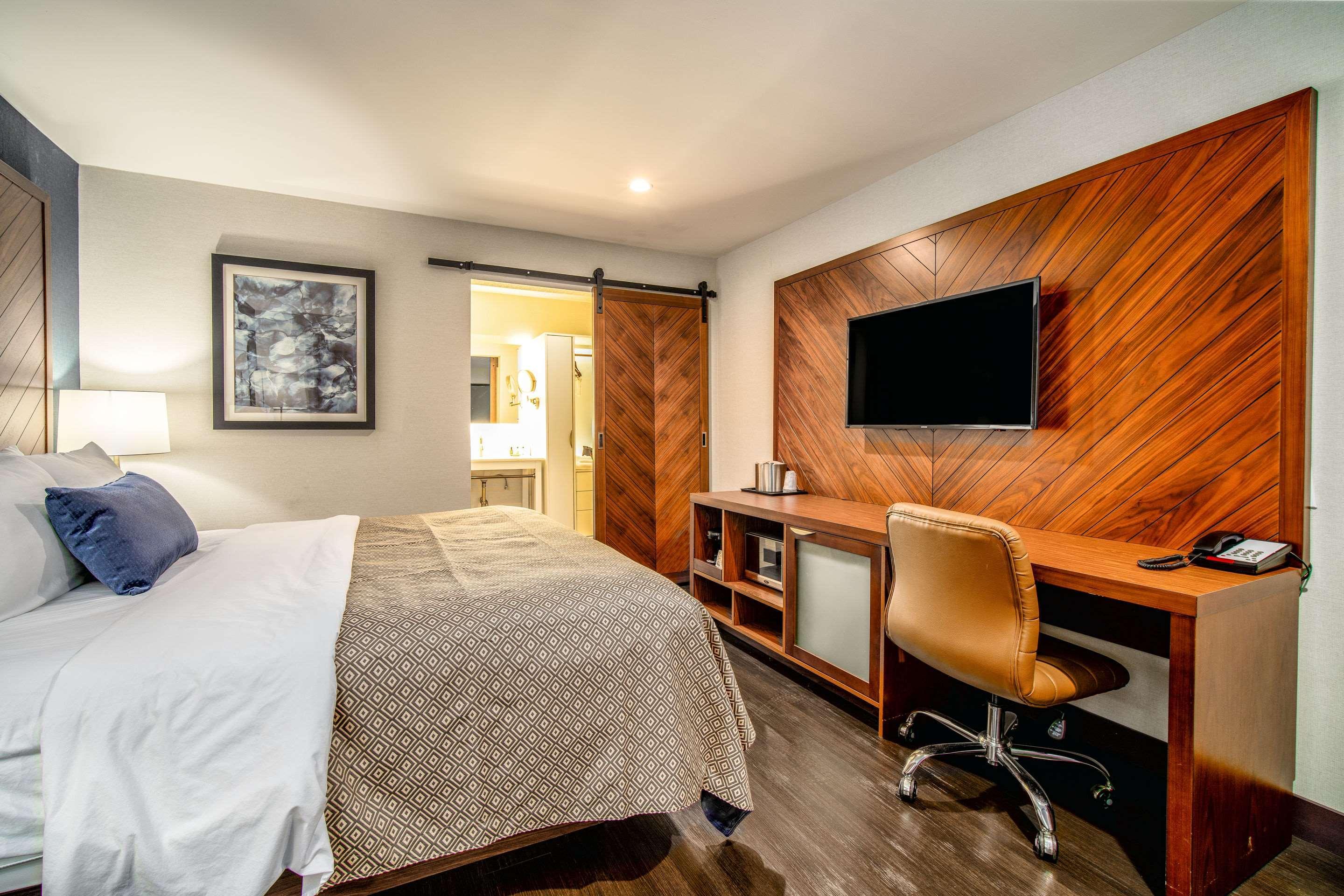 Non-Smoking Room - One King Bed