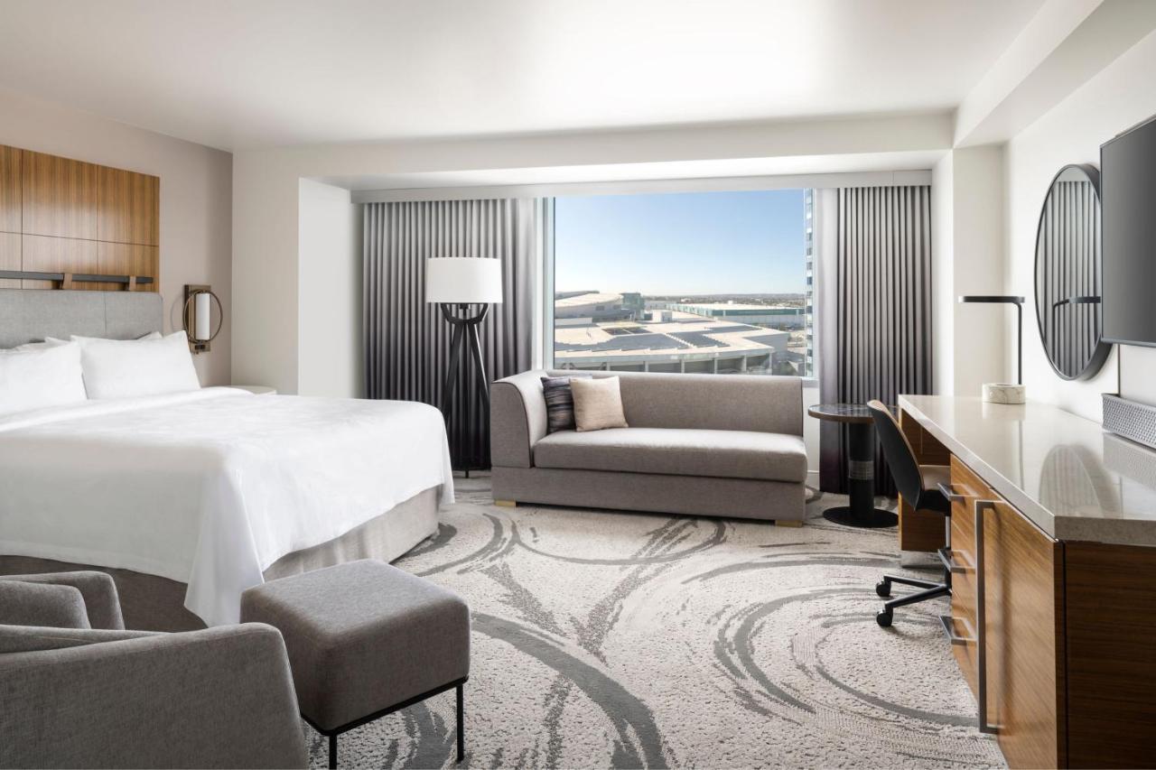 Deluxe King Room with City View