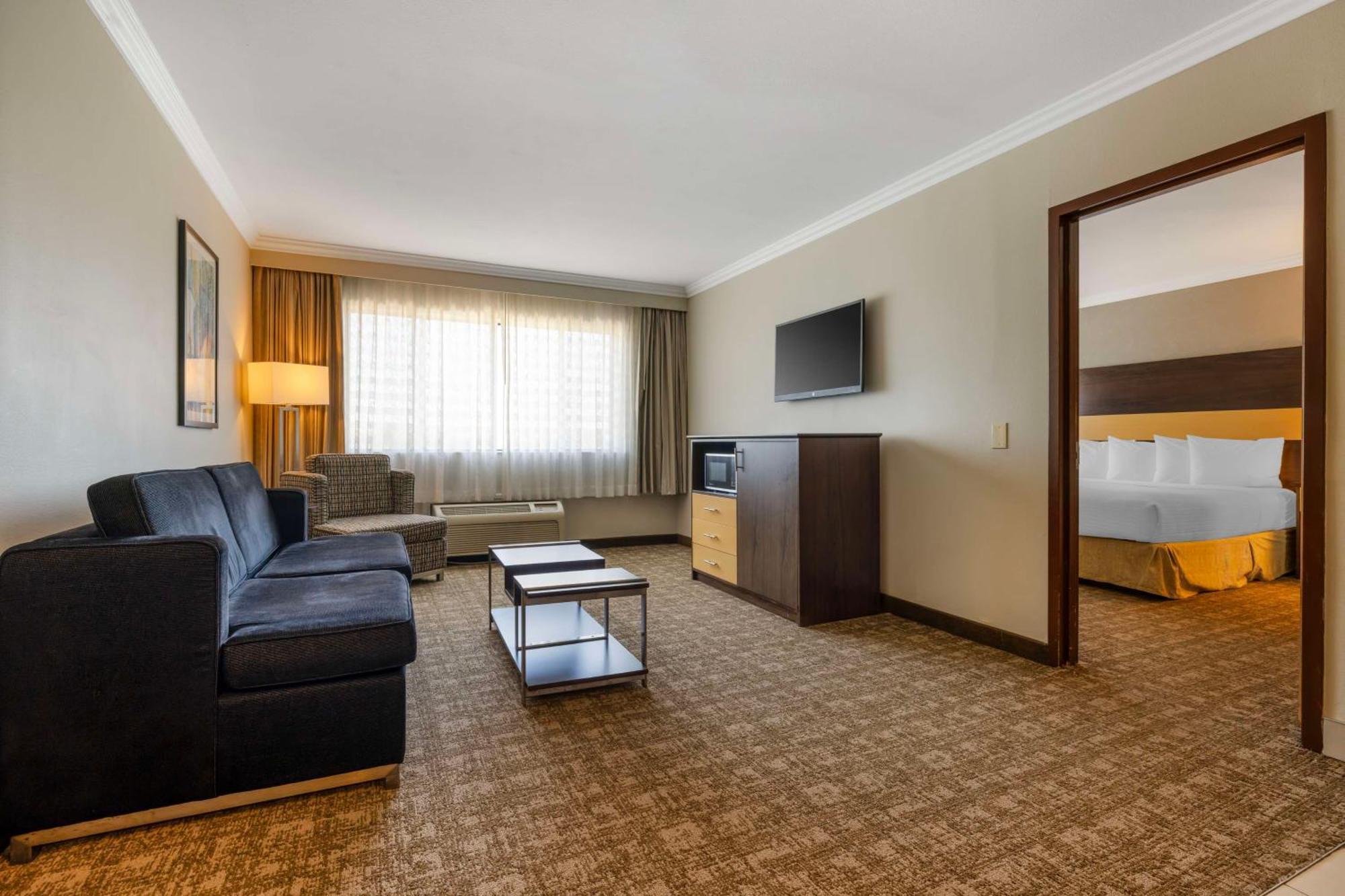 King Suite Sofa,1709598734:JPEG
