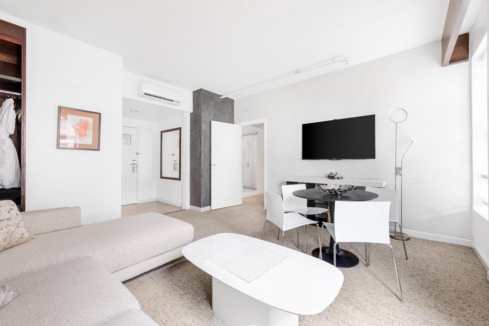 One-Bedroom King Suite Non-Smoking