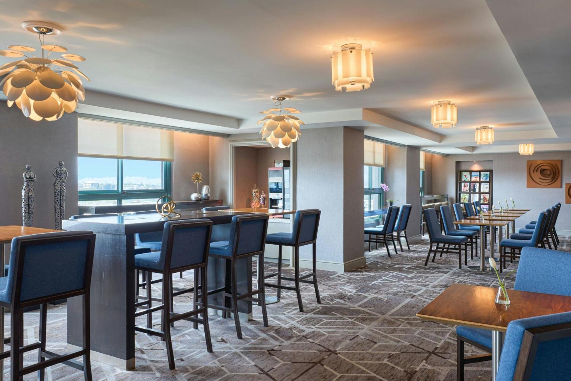 Club lounge access, Guest room, 2 Queen