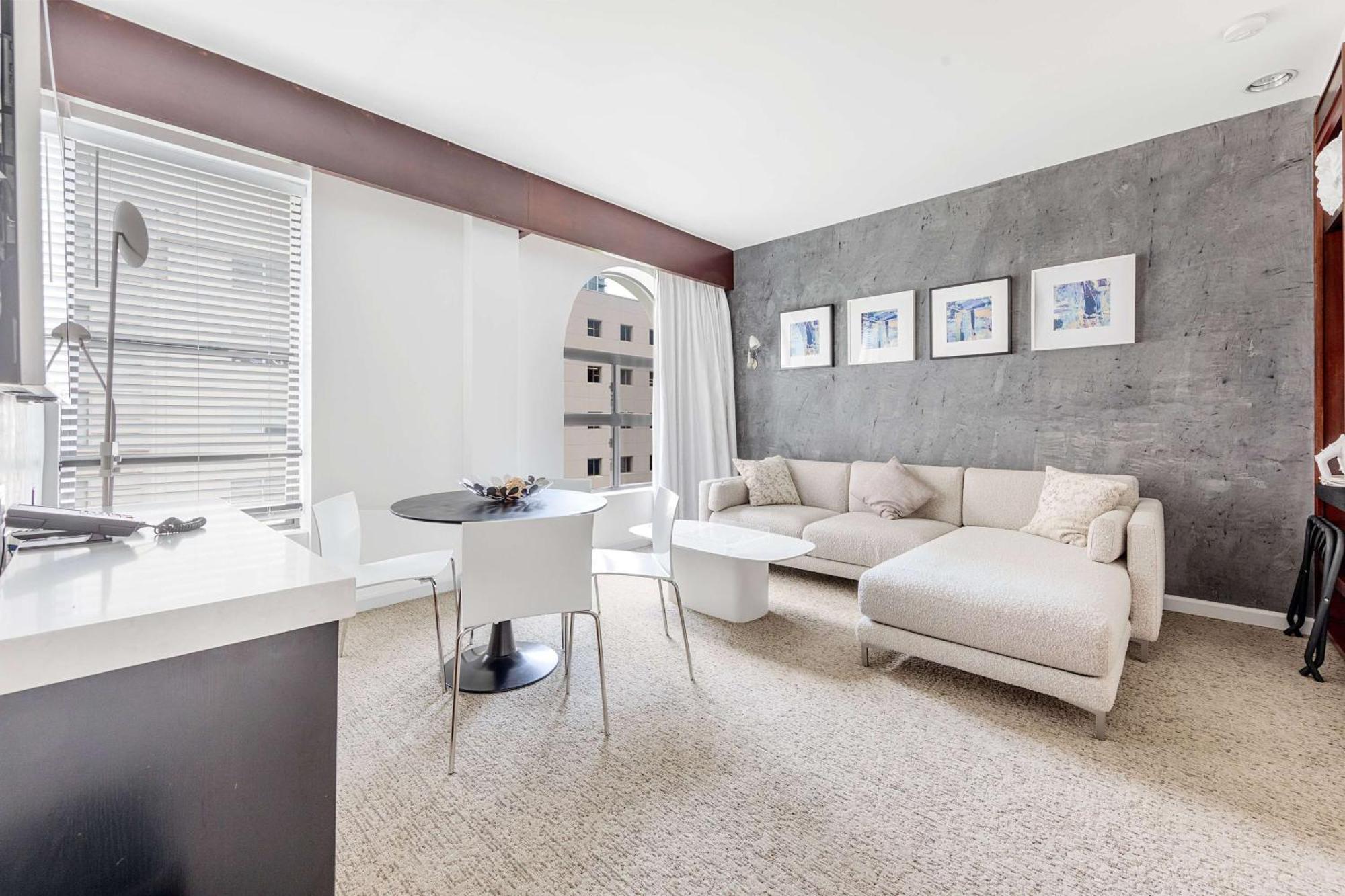 One-Bedroom King Suite Non-Smoking