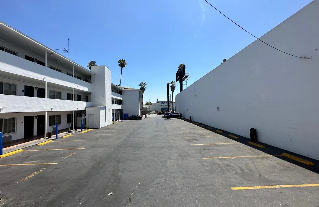 Dusk Hotel Hollywood-1