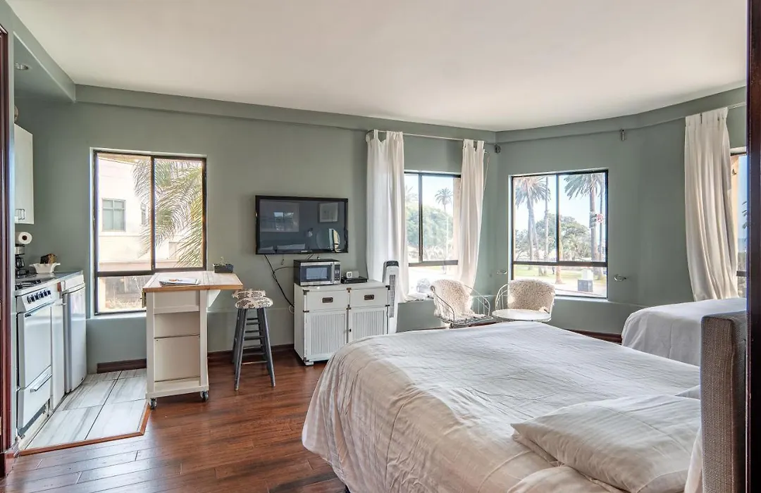 Ocean Luxury Lofts And Suites-1