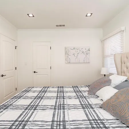 Perfect Suite Near Universal Studios-2