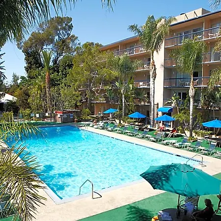 Sportsmen'S Lodge Hotel-3